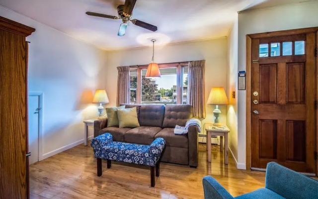 The Beaches Motel and Cottages