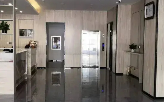 Yijia 365 Chain Hotel (Zhengding Meishan Mall Ancient City Branch)