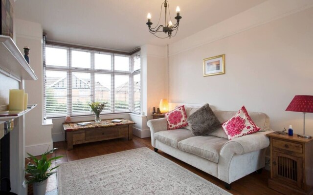 10 Bedroom Home In Glastonbury Beautiful Garden