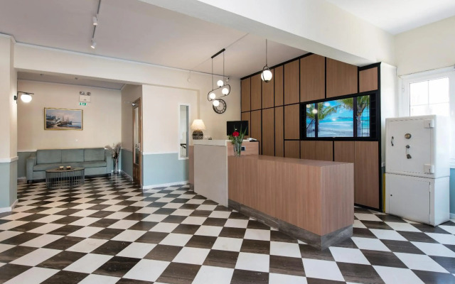 Opera Blue Hotel