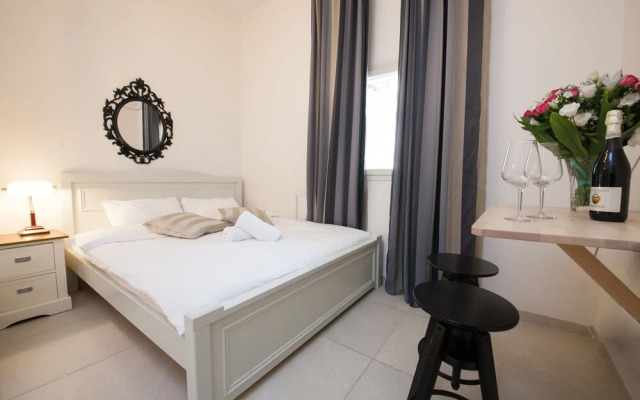Jonathan hotel in Ben Yehuda
