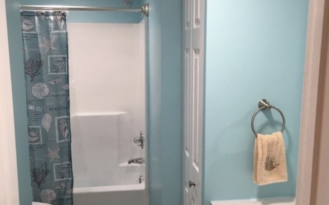 Oceanview condo Steps to the beach