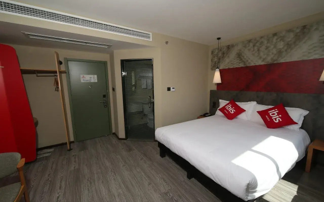 ibis Chengdu Meizhou Center