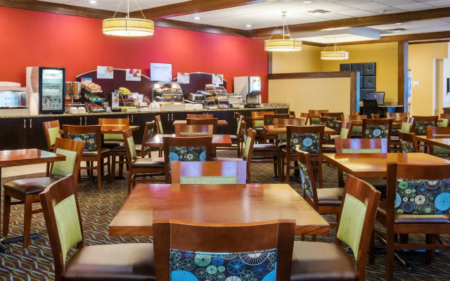 Holiday Inn Express Charleston-Civic Center by IHG