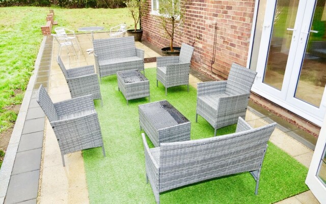 Deluxe 4/5 Bed Hot Tub Cinema Room 15