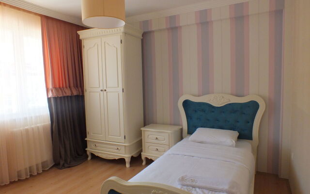 Real King Hotel