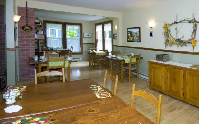 Une Fleur au Bord de l'Eau