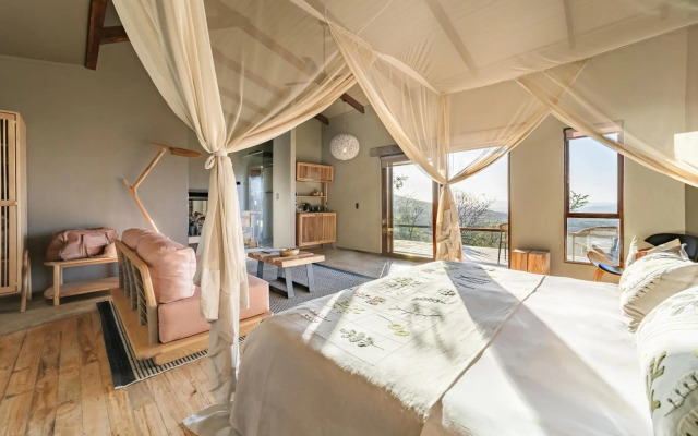 Rhino Ridge Safari Lodge