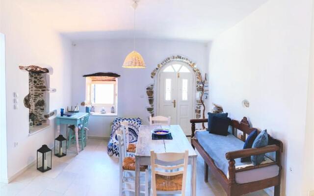 Blue & White: An Absolute Aegean dream house