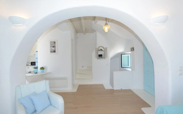 Nephiria's Villa Danelina next to Ornos&Psarou beach