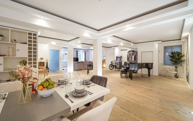Exquisite 2400sqft 3 Bed Brick Lane Pad