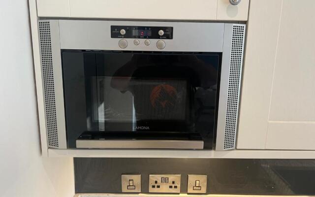Luxury 2 bed Apartment Great Location