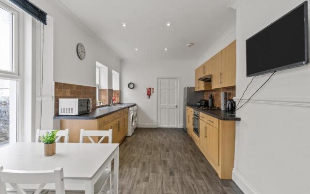 Spacious Holiday Home & Plymouth Pier & Free Parking