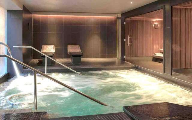 Tasteful top Floor Apartment Next to Gleneagles