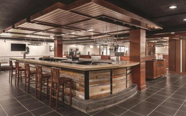 Clarion Hotel Milwaukee Airport