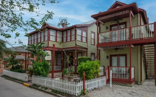 Victorian House Bed & Breakfast