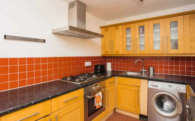 Spacious Central 3 Bedroom Apartment in Old Street