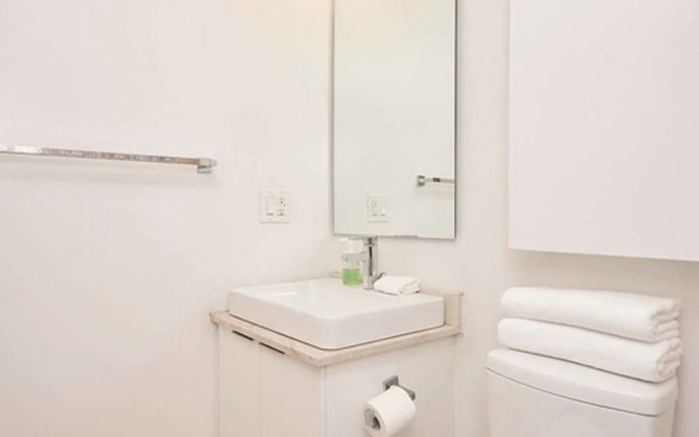 Lavish Suites - Luxury One Bedroom Condo