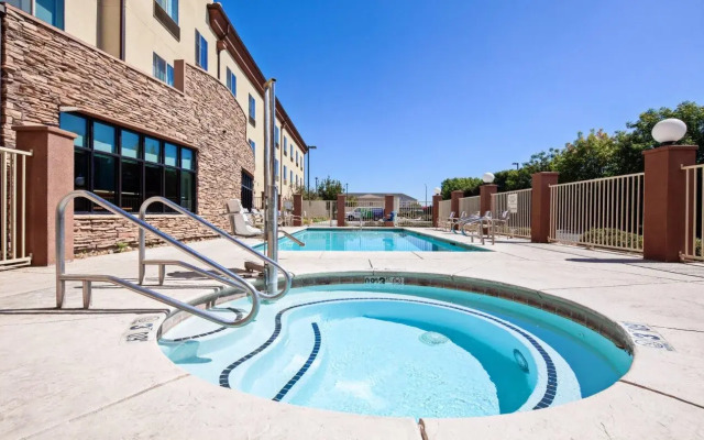 Holiday Inn Express & Suites Clovis-Fresno Area by IHG
