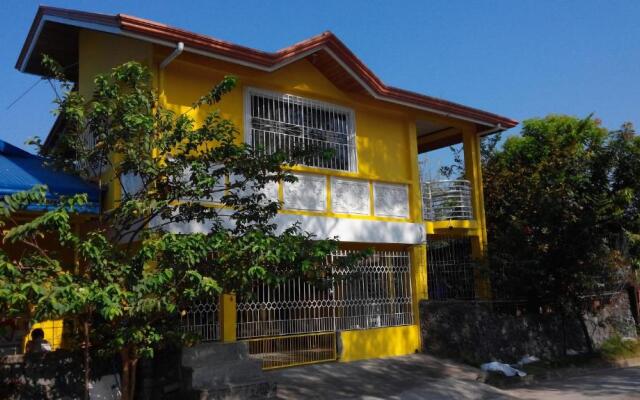 Yellow HOUSE Vacation Rental