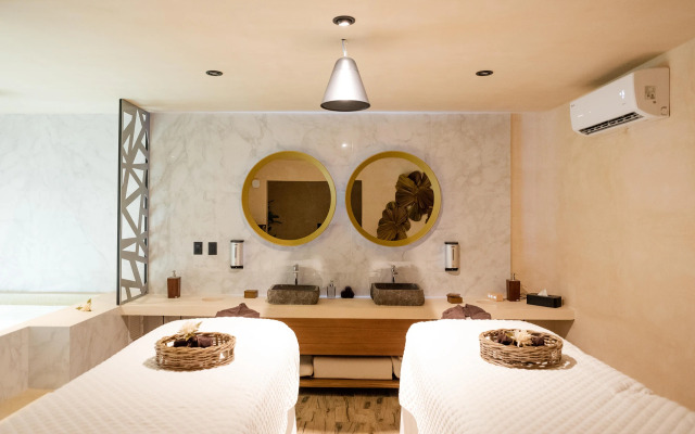 The Reef Playacar Beach Resort & Spa