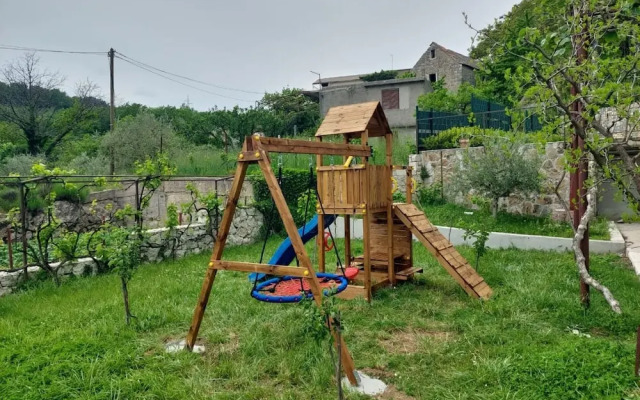 Bruno - Modern Apartment With Pool - A1