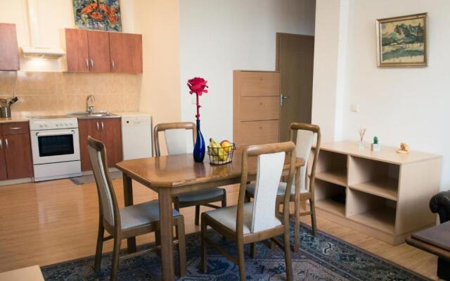 Town Hall 3 Bedroom Apartment