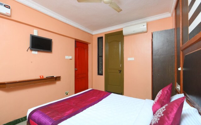 OYO 10459 Gnana Srm Residency