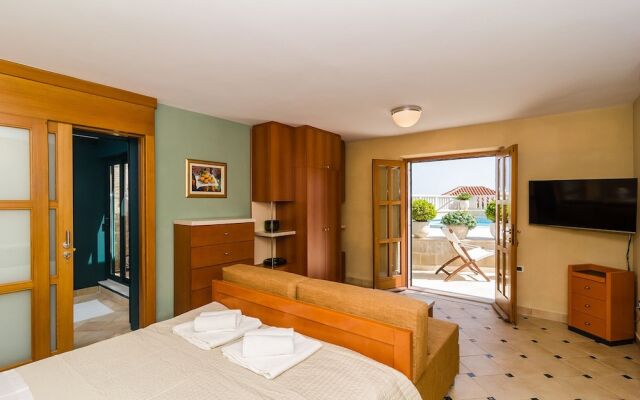 Studio Antica, Apartment With a Private Swimming Pool