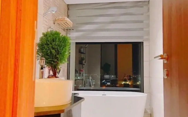 Kira Kira 's Apartment