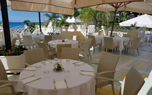 Grand Hotel La Playa