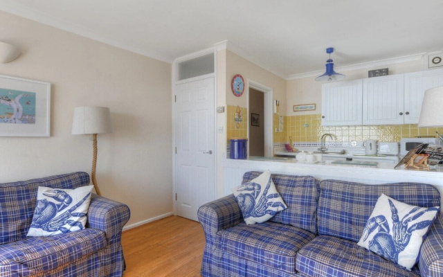 6 Bay View Court