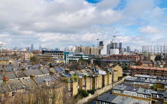 A Skyhigh Stay for 2 in Vauxhall London