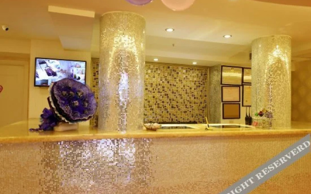 Chongqing Beiouchujian Couple Hotel(Guanyinqiao Pedestrian Street Light Rail Station Store)