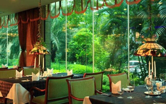 Dongguan Gladden Hotel