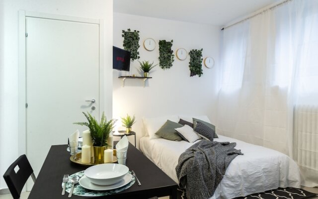 Home Hotel - Paruta 65