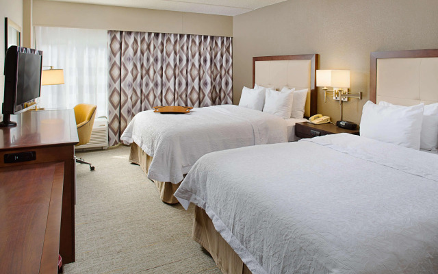 Hampton Inn by Hilton Philadelphia / Willow Grove