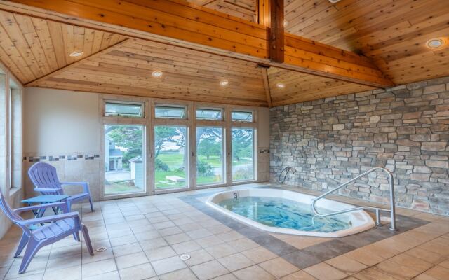 Pacific Reef Hotel & Light Show