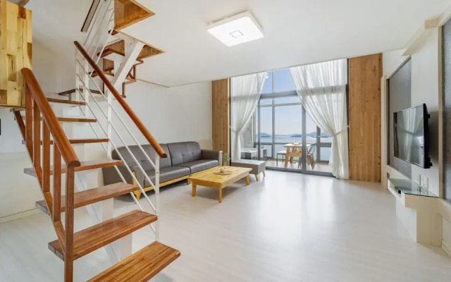 Yeosu Sunset Hostel and Pension