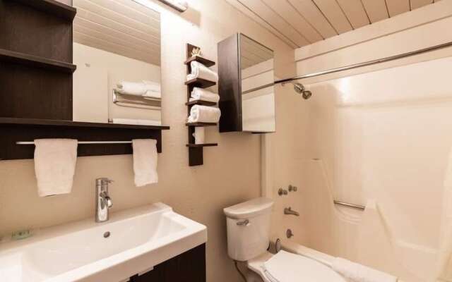 Roomy Condo with Free WiFi & Uncovered Parking by RedAwning