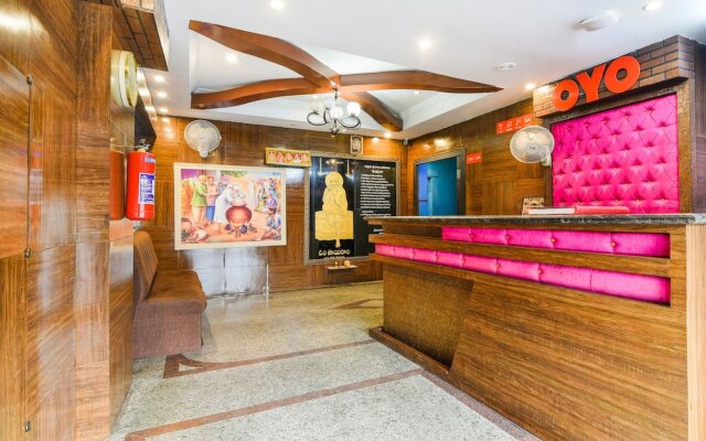 Flagship 41595 Gayatri Grand