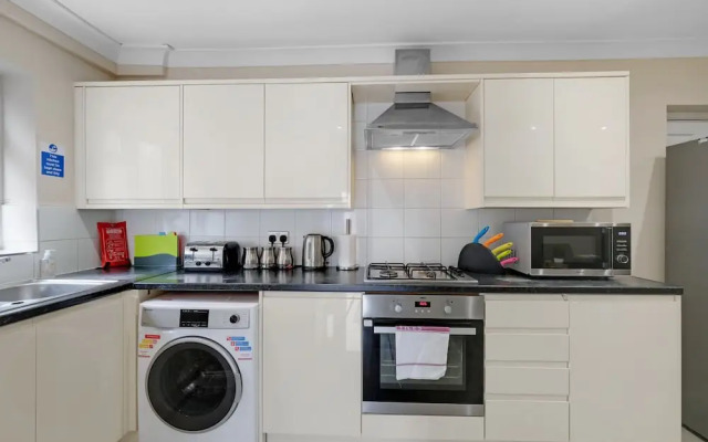 Stylish 4 Bedroom Home in Brightside Ave