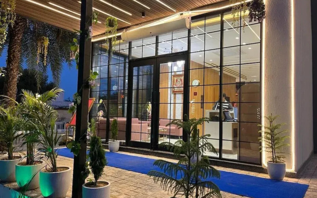 Hotel Three Seasons