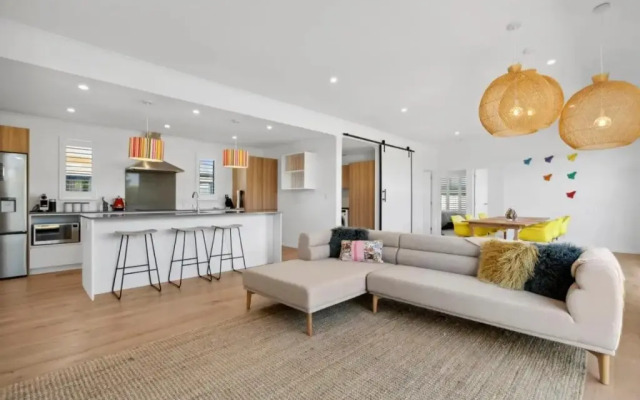 Cedar House - Martinborough Holiday Home