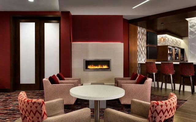 DoubleTree by Hilton Toronto Airport