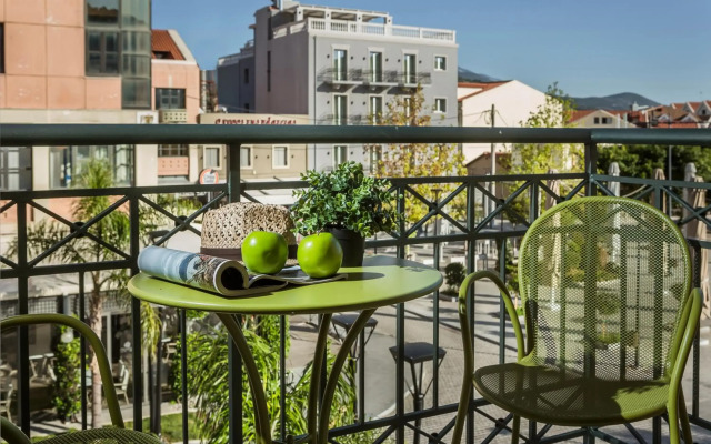 Ionian Plaza Hotel