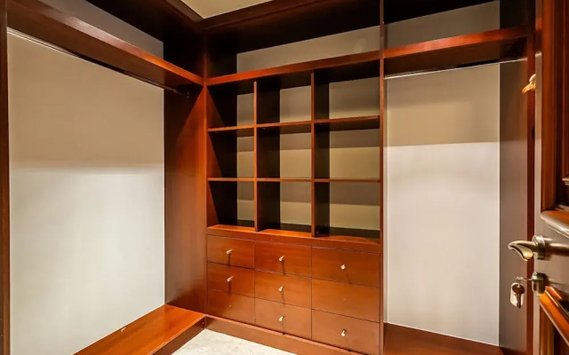Fairmont South Residence 412