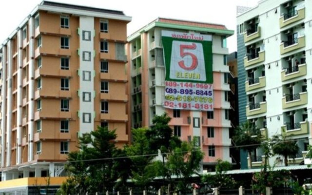 5-Eleven Court And Condo