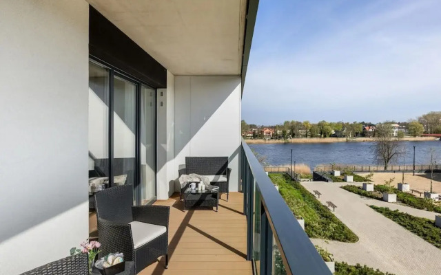 Apartment Overlooking the River, Pool, Dziwnow