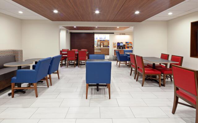 Holiday Inn Express Hotel & Suites San Diego-Escondido, an IHG Hotel